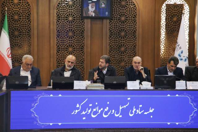 استاندار اصفهان:تسهیل قوانین ارزی برای هنرمندان و صادرکنندگان صنایع دستی در اصفهان/ حمایت از صادرات صنایع دستی نقره