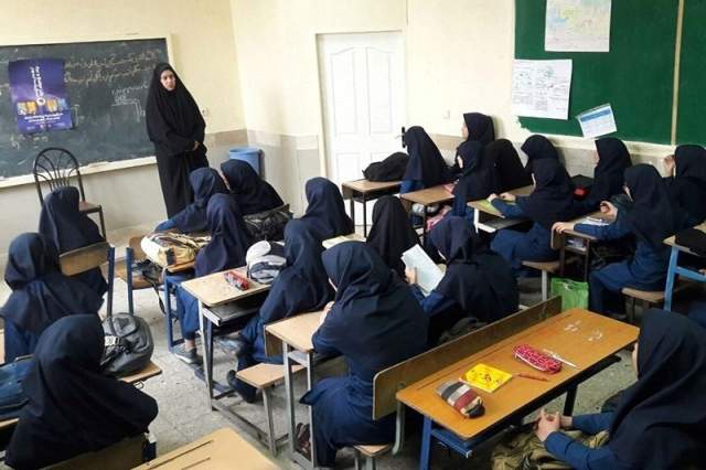 والدین با همراهی مدرسه نقش موثری در کاهش آسیب های اجتماعی دانش آموزان دارند