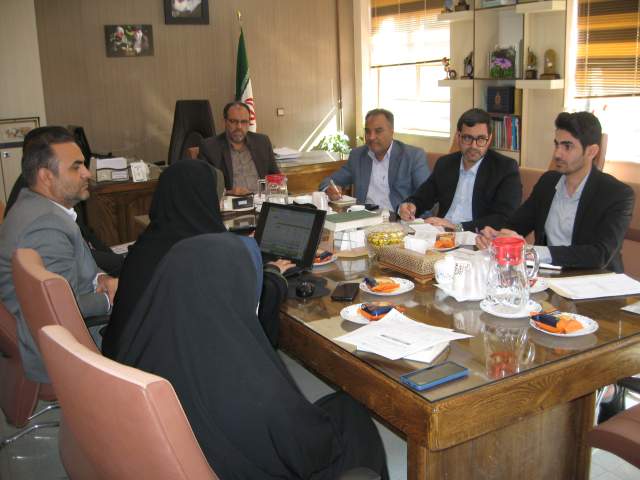 انعقاد قرارداد توزیع متوازن رشته‌ای و شاخه‌ای با نواحی و مناطق استان اصفهان